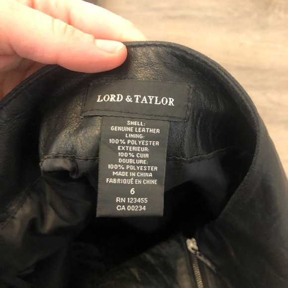 Asymmetrical, leather zippered skirt - Picture 3 of 3